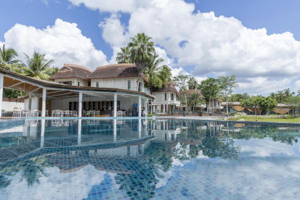 布隆賽熱帶雨林度假酒店