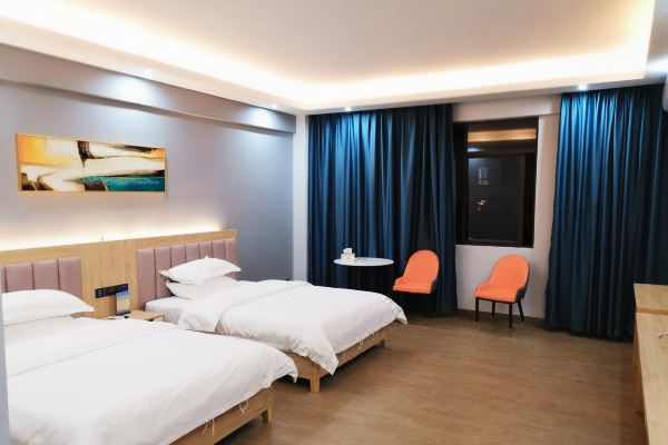 瓊中三泰源隆商務(wù)酒店